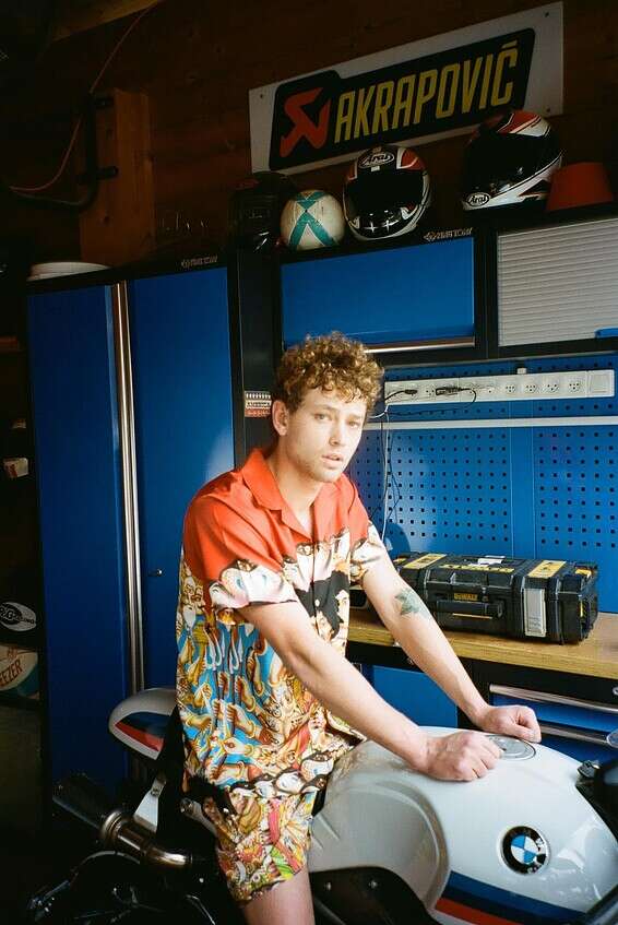 // צילום וקריאייטיב: סיימון אלמלם